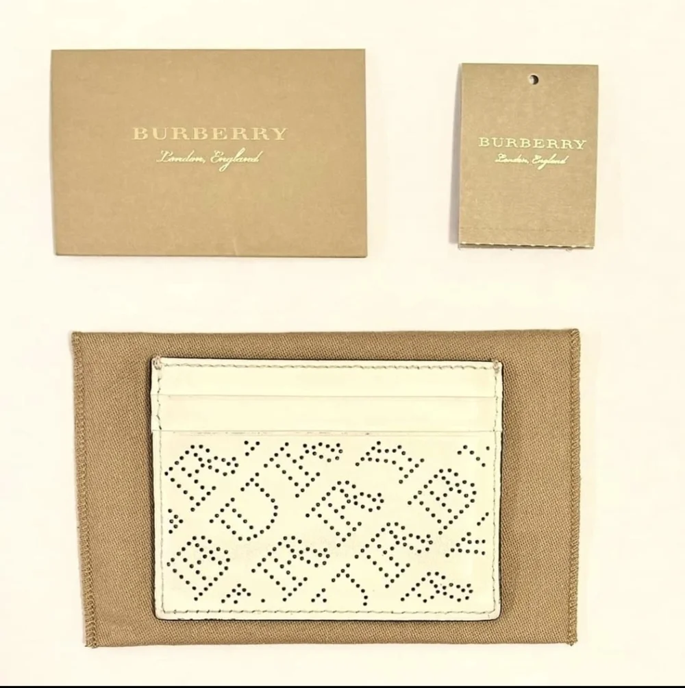 Beautiful Cream-White Leather Burberry card holder wallet